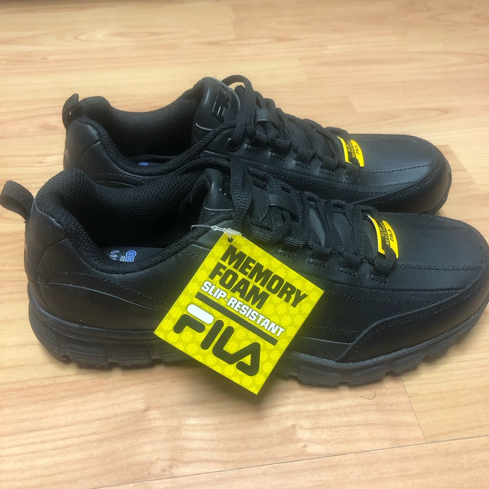 Fila Memory Foam Slip Resistant Black Size 9 Women’s